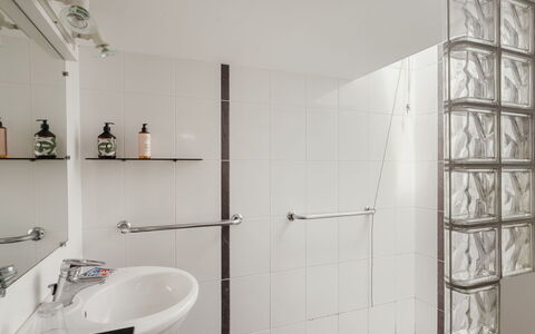 Men Gwenn: Diseño De Interiores, Arreglo De Tubería, Piso, Plomería, Baño, Techo, Loseta, Vaso, Diseño