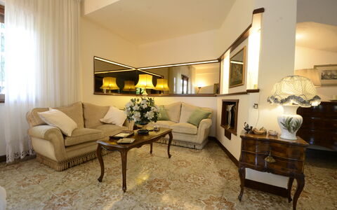 Casa Silvia: Mueble, Diseño De Interiores, Sofá, Piso, Suelo, Techo, Sala, Habitación, Encendiendo, Casa