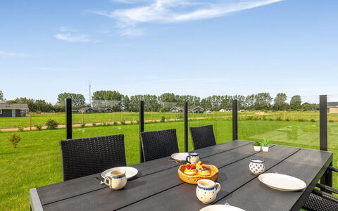 Hellevi - 900M from the Sea: Cielo, Mueble, Mesa, El Terreno Del Lote, Llanura, Mueble Para Exteriores, Mesa Al Aire Libre, Madera Dura, Sombra, Césped
