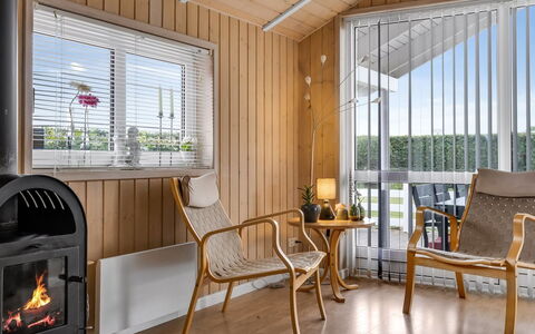 Trifun - 300M from the Sea: Cabaña, Patio Interior, Yarda, Edificios Del Jardín, Cobertizo, Vía Muerta, Mueble Para Exteriores, Cuarto De Troncos, Estructura Al Aire Libre, Choza