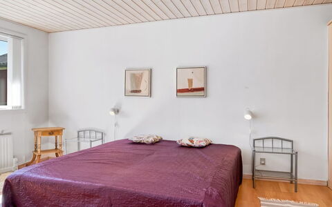 Sallie - 500M to the Fjord: Diseño De Interiores, Piso, Suelo, Cama, Habitación, Mueble, Madera, Techo, Suelos De Madera, Habitación