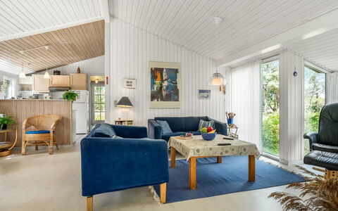Saila - 1.2Km from the Sea: Madera, Mueble, Diseño De Interiores, Casa, Techo, Sala, Sofá, Cabaña, Silla