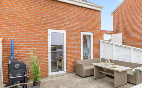 Steffan - 2.3Km from the Sea: Cabaña, Patio Interior, Yarda, Edificios Del Jardín, Cobertizo, Vía Muerta, Mueble Para Exteriores, Cuarto De Troncos, Estructura Al Aire Libre, Choza