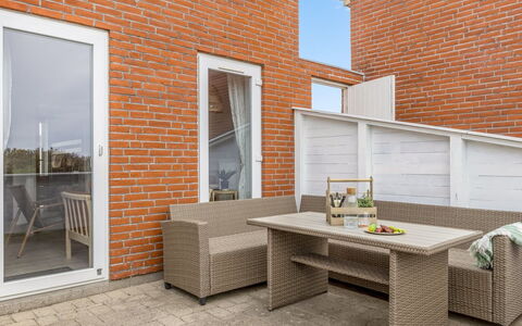 Steffan - 2.3Km from the Sea: Cabaña, Patio Interior, Yarda, Edificios Del Jardín, Cobertizo, Vía Muerta, Mueble Para Exteriores, Cuarto De Troncos, Estructura Al Aire Libre, Choza