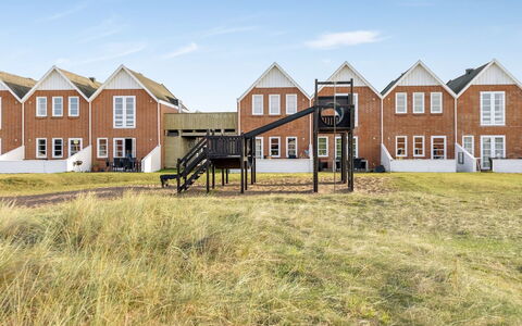 Steffan - 2.3Km from the Sea: Cabaña, Patio Interior, Yarda, Edificios Del Jardín, Cobertizo, Vía Muerta, Mueble Para Exteriores, Cuarto De Troncos, Estructura Al Aire Libre, Choza