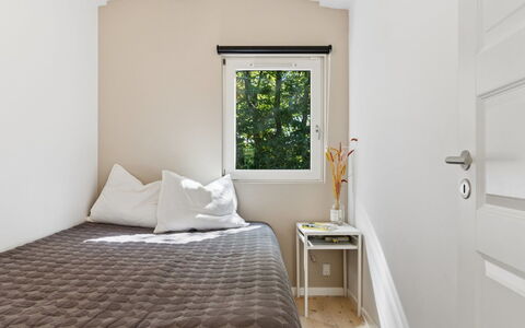 Guthfrith - 1.4Km from the Sea: Cama, Diseño De Interiores, Habitación, Pared, Mueble, Madera, Suelo, Piso, Lecho, Sábana
