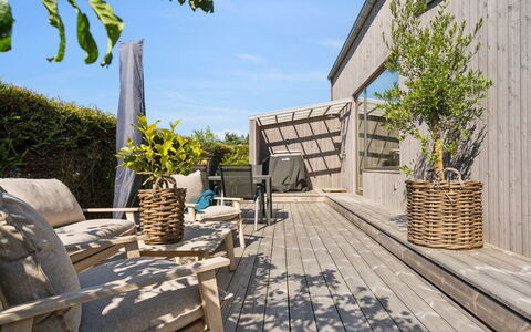 Elvie - 150M from the Sea: Madera, Casa, Porche, Cubierta, Madera Dura, Techo, Manchas De Madera, Suelos De Madera, Eco Hotel