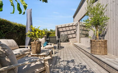 Elvie - 150M from the Sea