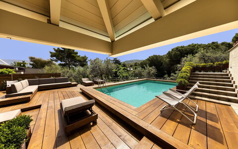 Villantonella: Piscina, Madera, Recurso, Arquitectura, Eco Hotel, Sombra, Cubierta, Material Compuesto, Mueble Para Exteriores, Madera Dura