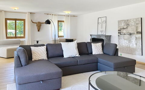 Champ de Brent: Mueble, Sofá, Piso, Diseño De Interiores, Sala, Suelo, Mesa, Casa, Departamento