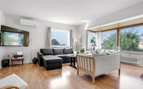 Makrina - 300M from the Sea: Cabaña, Patio Interior, Yarda, Edificios Del Jardín, Cobertizo, Vía Muerta, Mueble Para Exteriores, Cuarto De Troncos, Estructura Al Aire Libre, Choza