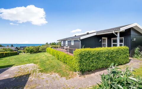 Akira - 250M from the Sea: Casa, Casa, Puerta, Techo, Cabaña, Inmuebles, Jardín, Sombra, Vía Muerta, Yarda