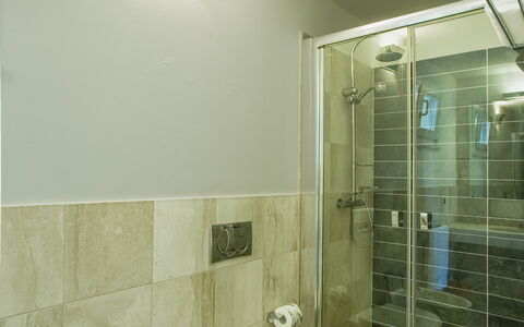 Villa Fico D'india 1: Diseño De Interiores, Piso, Pared, Suelo, Arreglo De Tubería, Techo, Baño, Lámpara, Encendiendo, Habitación