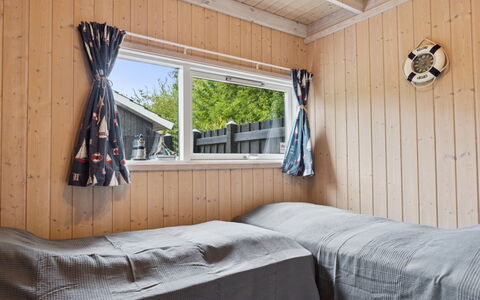 Erko - 575M from the Sea: Madera, Manchas De Madera, Tablón, Madera Dura, Habitación, Cama, Madera Contrachapada, Diseño, Cuarto De Troncos, Lecho