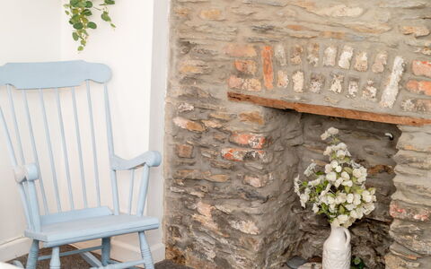 Frans Cottage: Azul, Mueble, Mar, Habitación, Diseño De Interiores, Oceano, Linos, Lecho, Habitación, Cama