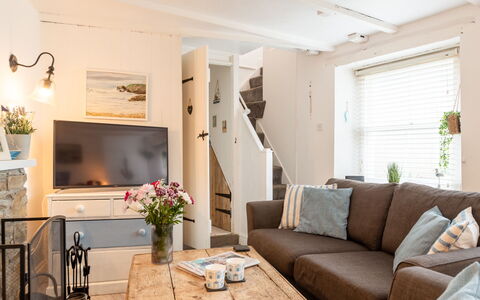 Mermaid Cottage: Azul, Mueble, Mar, Habitación, Diseño De Interiores, Oceano, Linos, Lecho, Habitación, Cama