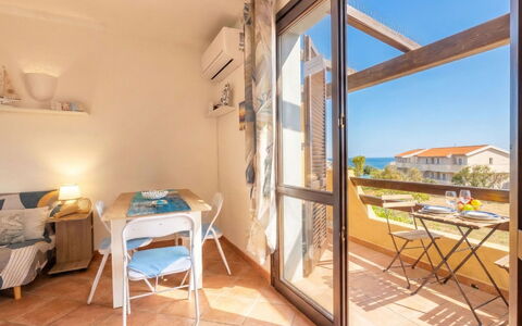 Angela House: Departamento, Balcón, Mueble Para Exteriores, Hotel