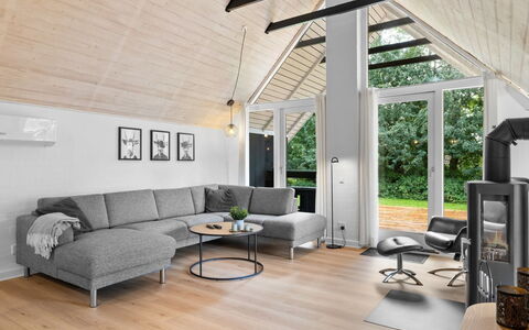 Erle - 830M from the Sea: Piso, Diseño De Interiores, Mueble, Madera, Suelo, Sala, Sofá, Suelos De Madera, Casa, Encendiendo