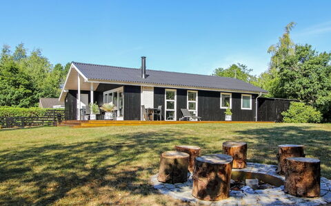 Lillebror - 7Km from the Sea: Cabaña, Patio Interior, Yarda, Edificios Del Jardín, Cobertizo, Vía Muerta, Mueble Para Exteriores, Cuarto De Troncos, Estructura Al Aire Libre, Choza