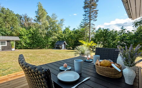 Lillebror - 7Km from the Sea: Cabaña, Patio Interior, Yarda, Edificios Del Jardín, Cobertizo, Vía Muerta, Mueble Para Exteriores, Cuarto De Troncos, Estructura Al Aire Libre, Choza