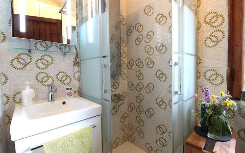 Chalet Giove: Baño, Arreglo De Tubería, Piso, Suelo, Diseño De Interiores, Lavabo Del Baño, Plomería, Baño, Grifo, Lavabo