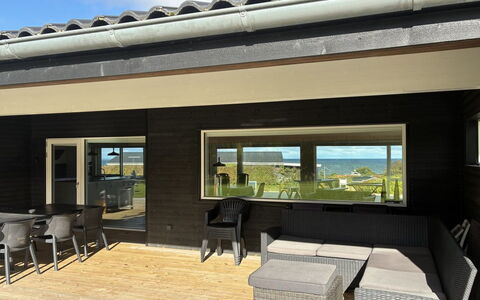 Siljan - 400M from the Sea: Casa, Puerta, Porche, Manchas De Madera, Sombra, Cubierta, Madera Dura, Tablón, Silla, Inicio De La Puerta