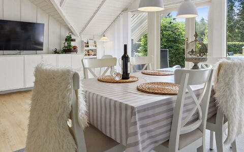 Helke - 30Km from the Sea: Cabaña, Patio Interior, Yarda, Edificios Del Jardín, Cobertizo, Vía Muerta, Mueble Para Exteriores, Cuarto De Troncos, Estructura Al Aire Libre, Choza