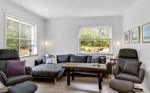 Wolter - 1.7Km from the Sea: Mueble, Diseño De Interiores, Piso, Suelo, Sofá, Pared, Suelos De Madera, Sala, Madera, Casa