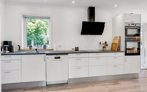 Wolter - 1.7Km from the Sea: Cocina, Piso, Aparato De Cocina, Mostrador, Gabinetes, Diseño De Interiores, Electrodoméstico, Suelo, Madera, Electrodoméstico