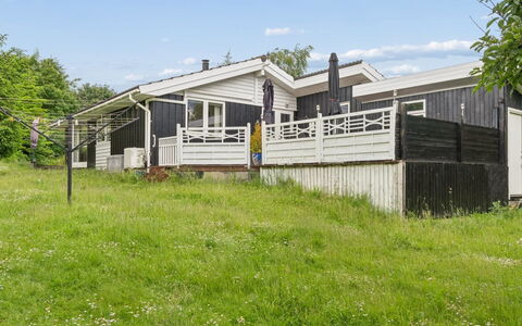 Rikhard - 175M to the Fjord: Casa, Arquitectura, Casa, Techo, El Terreno Del Lote, Cabaña, Porche, Área Rural, Vía Muerta, Inmuebles
