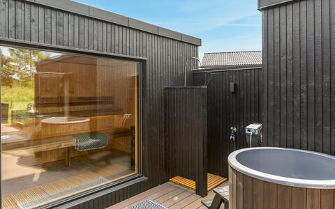 Artur - 800M from the Sea: Arreglo De Tubería, Material Compuesto, Madera Dura, Plomería, Diseño, Bañera, Loseta, Manchas De Madera, Baño, Jacuzzi