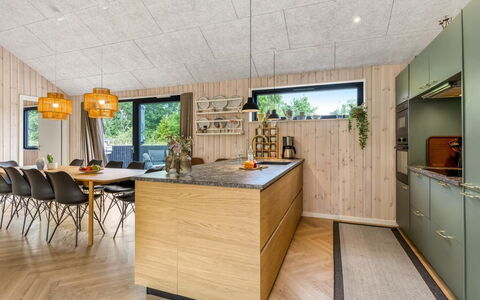 Artur - 800M from the Sea: Madera, Piso, Diseño De Interiores, Suelo, Mueble, Cocina, Mostrador, Techo, Suelos De Madera, Cocina Y Comedor Mesa