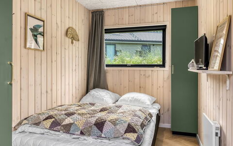 Artur - 800M from the Sea: Habitación, Cama, Madera, Diseño De Interiores, Sábana, Piso, Suelo, Lecho, Mueble, Techo