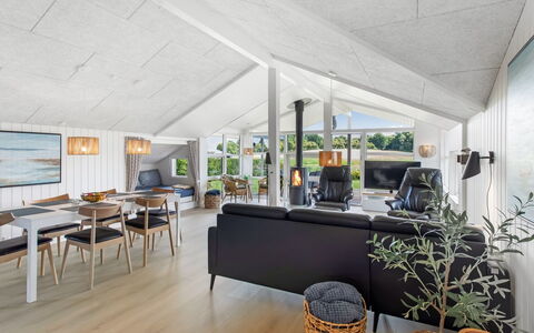 Eisa - 75M from the Sea: Madera, Techo, Madera Dura, Tablón, Suelos De Madera, Silla, Maderas, Sala, Cubierta
