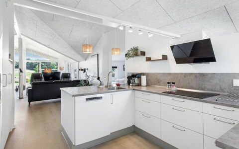 Eisa - 75M from the Sea: Cocina, Diseño De Interiores, Piso, Techo, Mostrador, Lámpara, Suelo, Mueble, Electrodoméstico, Aparato De Cocina