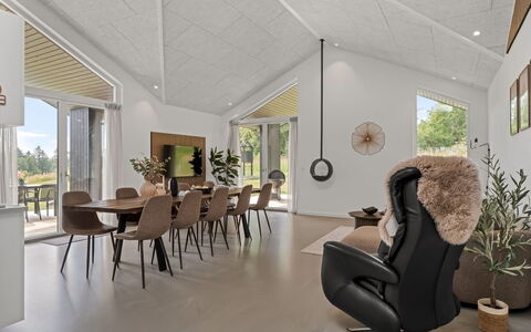 Berta - 2Km from the Sea: Diseño De Interiores, Madera, Techo, Piso, Suelo, Mueble, Sala, Casa, Suelos De Madera, Habitación