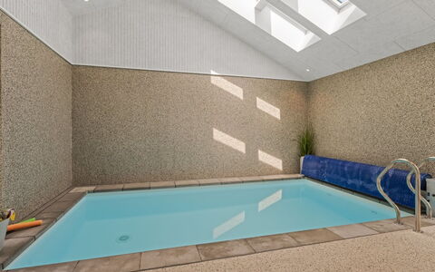 Berta - 2Km from the Sea: Piso, Suelo, Diseño De Interiores, Material Compuesto, Techo, Piscina, Loseta, Sombra, Diseño, La Luz Del Día