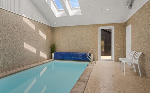 Berta - 2Km from the Sea: Piso, Suelo, Piscina, Material Compuesto, Techo, La Luz Del Día, Recurso, Loseta, Diseño, Manchas De Madera