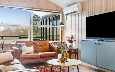 Tole - 2Km from the Sea: Mueble, Mueble Para Exteriores, Vajilla, Mesa, Drinkware, Silla, Mesa Al Aire Libre, Comida, Botella
