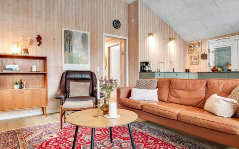 Tole - 2Km from the Sea: Mueble, Mueble Para Exteriores, Vajilla, Mesa, Drinkware, Silla, Mesa Al Aire Libre, Comida, Botella