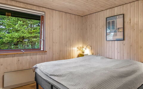 Tole - 2Km from the Sea: Piso, Diseño De Interiores, Madera, Habitación, Suelo, Cama, Techo, Sábana, Habitación, Lecho