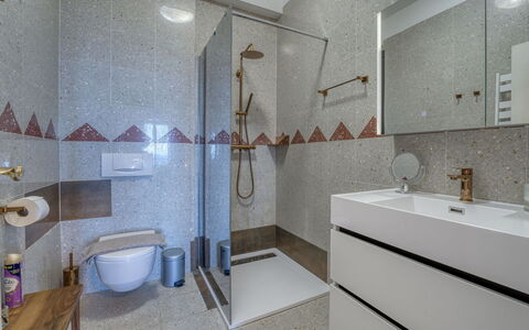 Design Jamar: Piso, Suelo, Diseño De Interiores, Arreglo De Tubería, Loseta, Techo, Grifo, Material Compuesto, Baño, Plomería