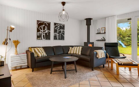 Ilsebet - 30Km from the Sea: Mueble, Diseño De Interiores, Piso, Sofá, Pared, Suelo, Madera, Sala, Techo, Habitación