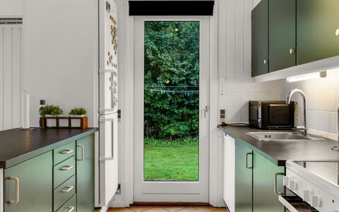 Ilsebet - 30Km from the Sea: Cocina, Madera, Aparato De Cocina, Piso, Mostrador, Diseño De Interiores, Electrodoméstico, Gabinetes, Fregadero, Mueble