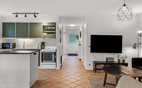 Ilsebet - 30Km from the Sea: Diseño De Interiores, Piso, Mueble, Techo, Madera, Cocina, Suelo, Lámpara, Electrodoméstico, Aparato De Cocina