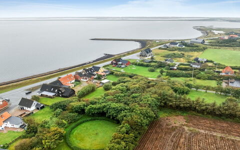 Raika - 25M to the Fjord: Cabaña, Patio Interior, Yarda, Edificios Del Jardín, Cobertizo, Vía Muerta, Mueble Para Exteriores, Cuarto De Troncos, Estructura Al Aire Libre, Choza