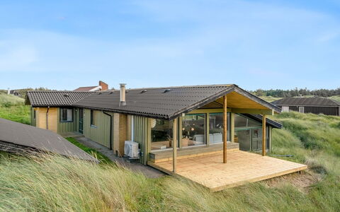 Myrna - 250M from the Sea: 