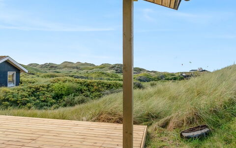 Myrna - 250M from the Sea: 