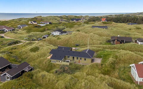 Myrna - 250M from the Sea: 