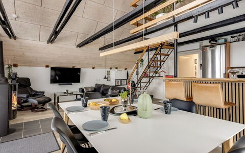 Milutin - 650M from the Sea: Madera, Diseño De Interiores, Techo, Piso, Mueble, Suelo, Silla, Cocina Y Comedor Mesa, Sala, Madera Dura